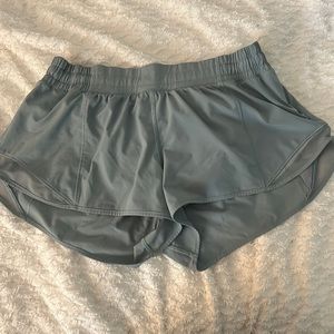 Lulu lemon hotty hot shorts size 10 - 2.5 inch inseam